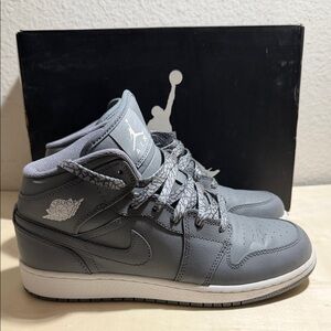 Jordan Boy’s Gray Sneakers